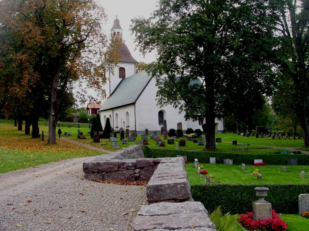Åsbo kyrka från sydöst.