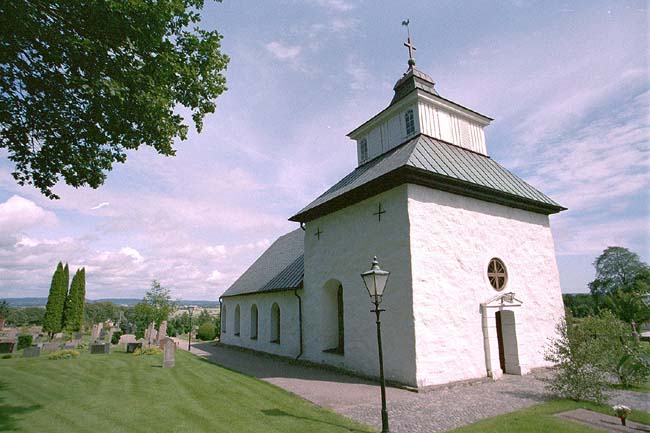 Steninge kyrka sedd från nordväst.