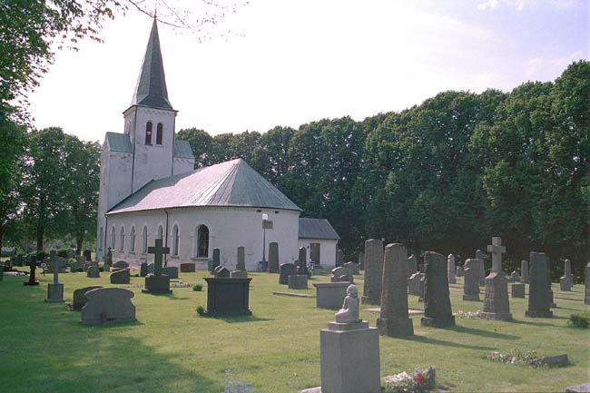Getinge kyrka sedd från sydost.