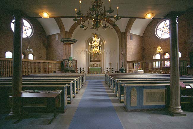 Kyrkorummet sett mot koret.