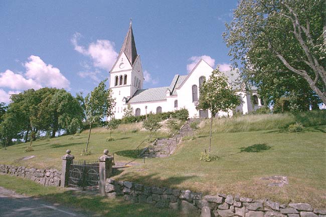 Harplinge kyrka sedd från söder.