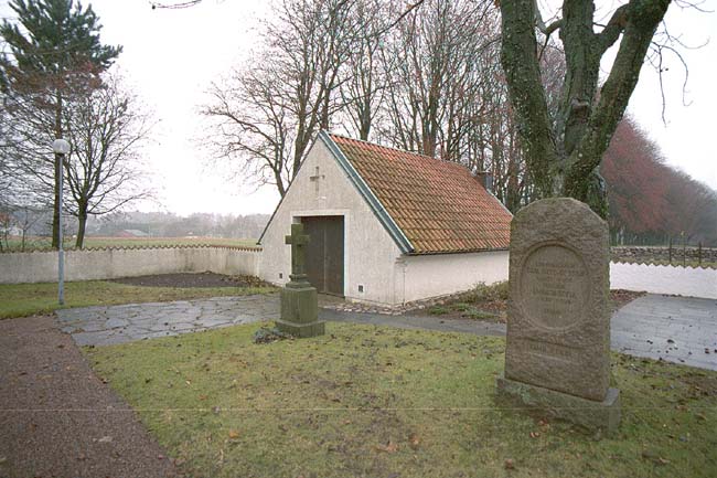 Bårhus invid Vinbergs kyrka.