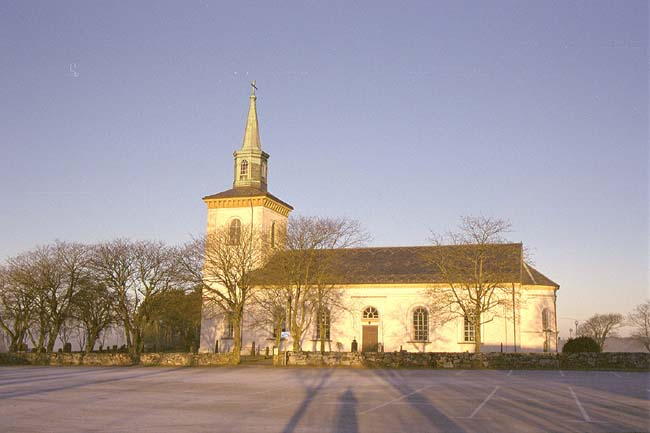 Stafsinge kyrka sedd från söder.