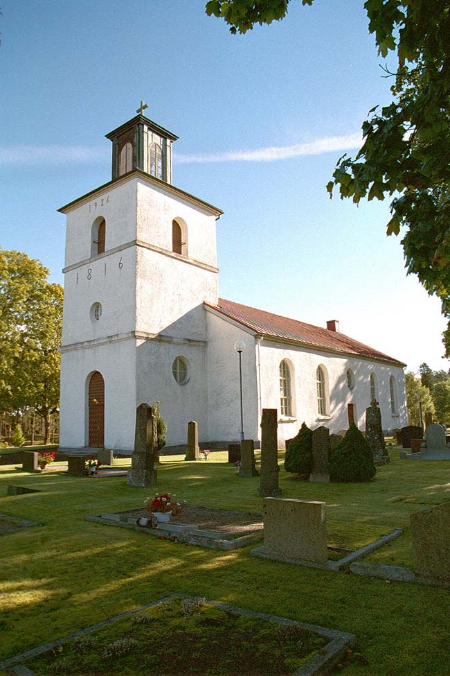 Krogsereds kyrka sedd från sydväst.
