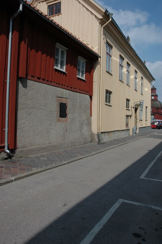 Schougska handelgården, svalgångslängan: fasad mot Vinbergsgatan, bottenvåningen av sten i byggnadens nordöstra del.