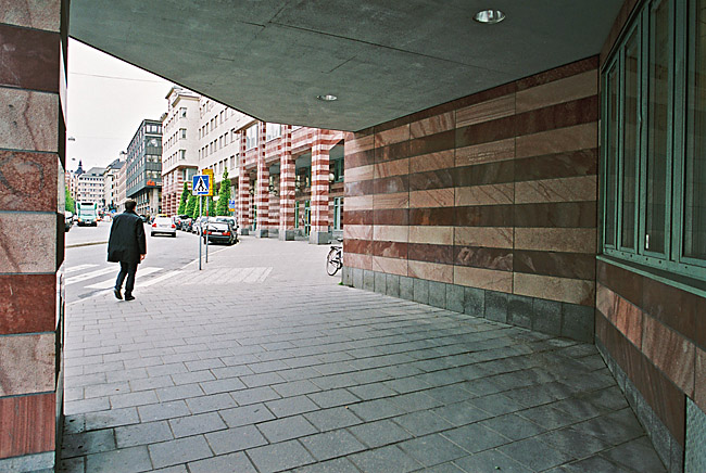 Apeln 8, hus 2, foto från nordväst, Olof Palmes gata