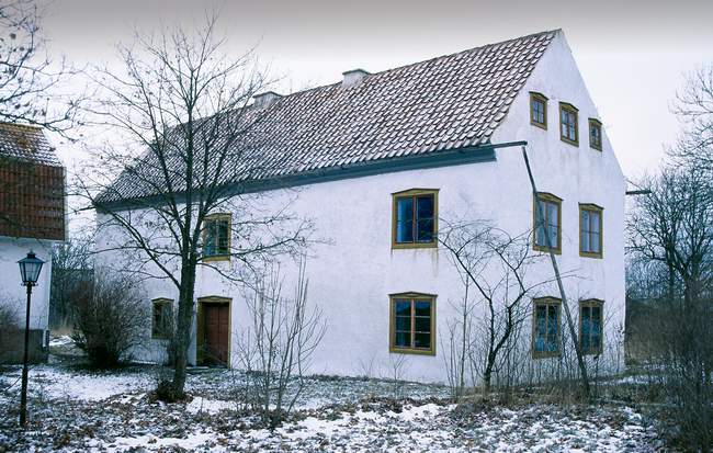 Liffride i Stånga. Tvåvånings parstuga uppförd i fyra etapper under 1700- och 1800-talen.
Ur: Haase, S. Ström, G. Byggningar u häusar. 2004