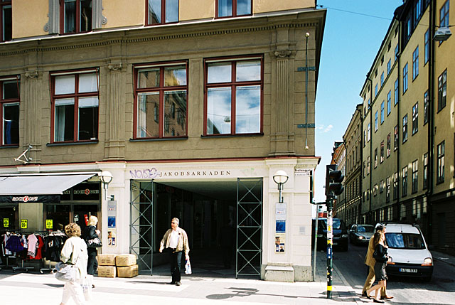 Brunkhuvudet 2, foto från väster, Drottninggatan