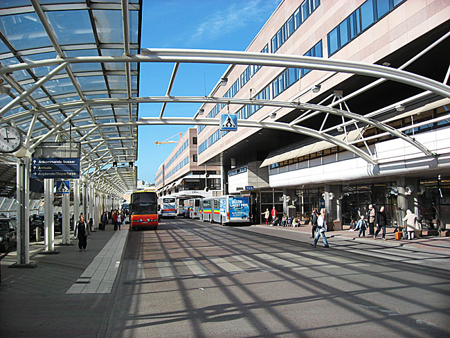 Terminalen 1, bussterminalen, foto från sydost.