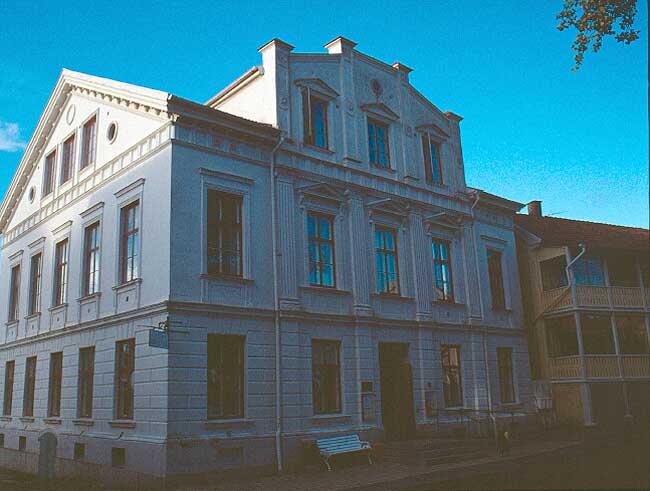 Marstrands rådhus, frontfasad över hörn.