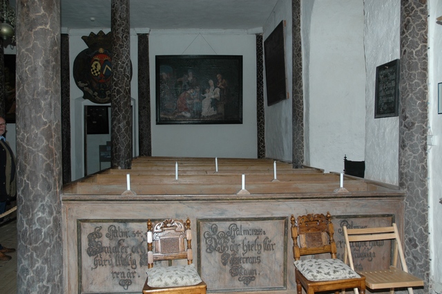 Kapellets välbevarade fasta inredning från 1600-talet har mycket höga kulturhistoriska värden 