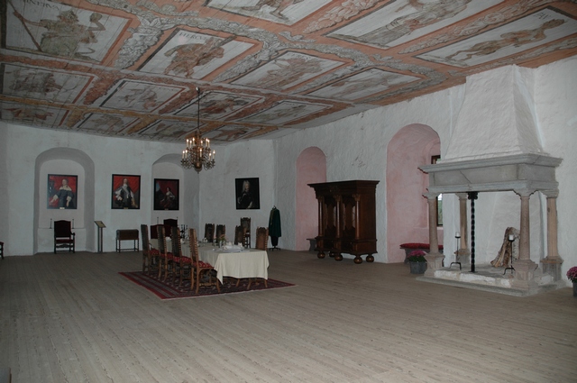Kungssalens gestaltning från 1660-talet domineras av det dekormålade taket samt den monumentala spisen och dörromfattning i trä