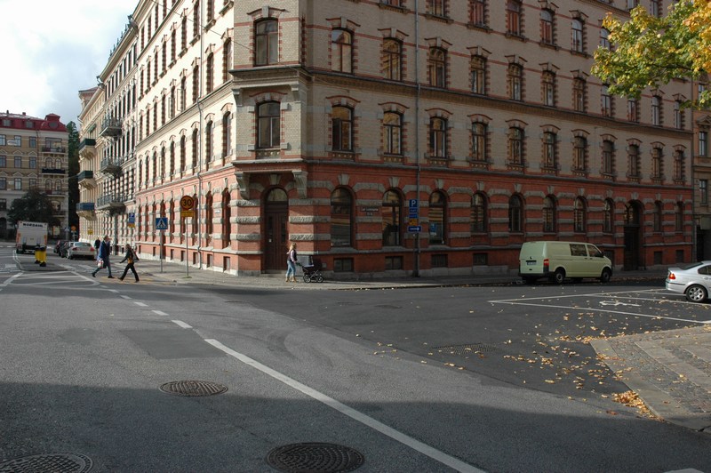 Kv Granen 3, närmast i bild syns Engelbrektsgatan 6 - Karl Gustavsgatan 25, väster om detta (till vänster i bild) ligger Engelbrektsgatan 4.