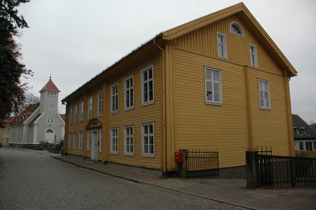 Zetterlöfska huset uppfördes 1762 och är därmed ett av de äldre byggnaderna utmed Västra Gatan