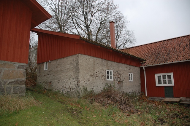 Svinhuset är beläget mellan källarvind och ladugård
