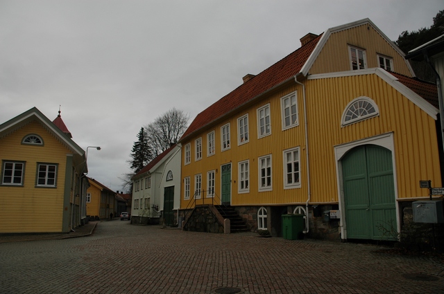 Strandska huset är en av karaktärsbyggnaderna i trähusmiljön kring Gamla Torget.  