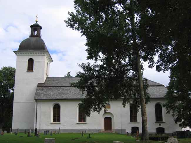 Lillkyrka kyrka, södra fasaden