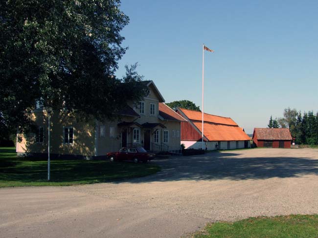 Stora Malms kyrka, kyrkbacken