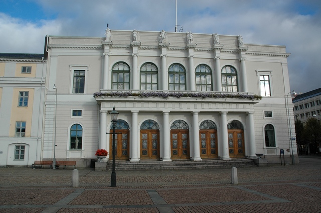 Börsens teaterliknande fasad mot Gustaf Adolfs torg
