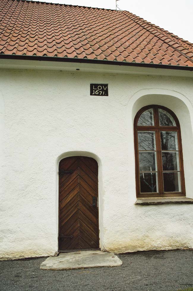 Stråvalla kyrka, exteriör. Detalj fasad mot S.