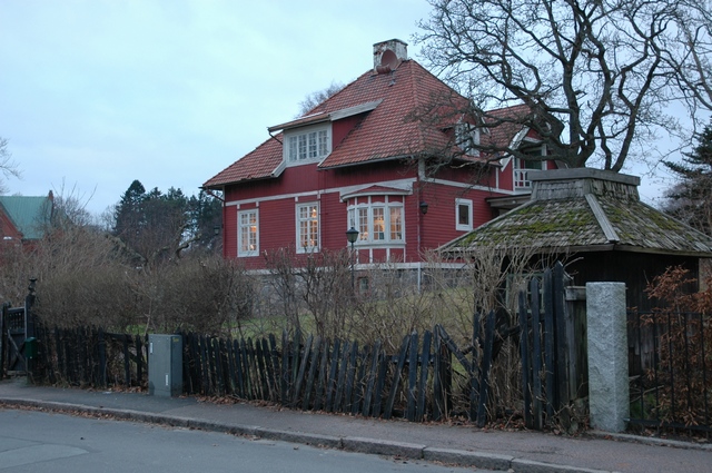Villa Soltorpet uppfördes 1903 i Örgryte på en plats som vid denna tid var en lantlig idyll. 