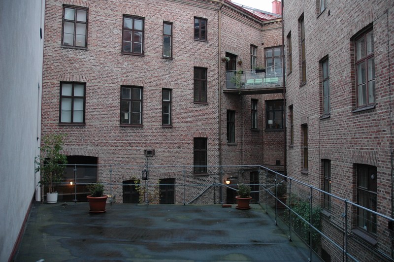 Linnégatan 1- Andra Långgatan 2. Gårdsfasader, vy från gårdshusets tak.