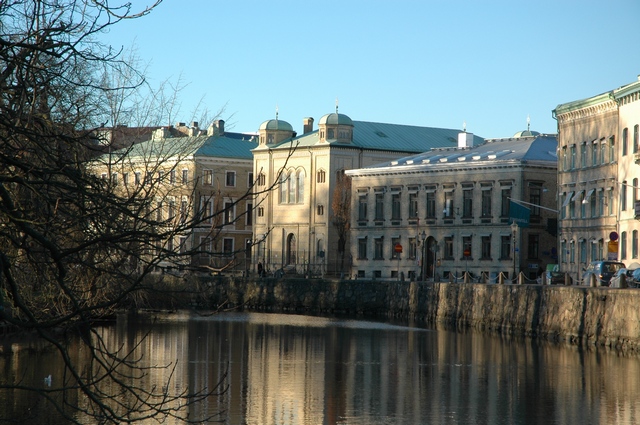 Bebyggelsen längs Stora Nygatan uppstod i samband med att synagogan byggdes 1855