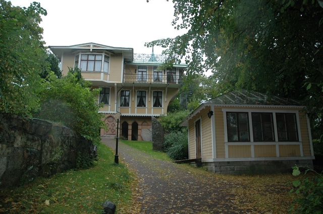 Villa Elfkullen påbörjades 1898 och byggdes i etapper