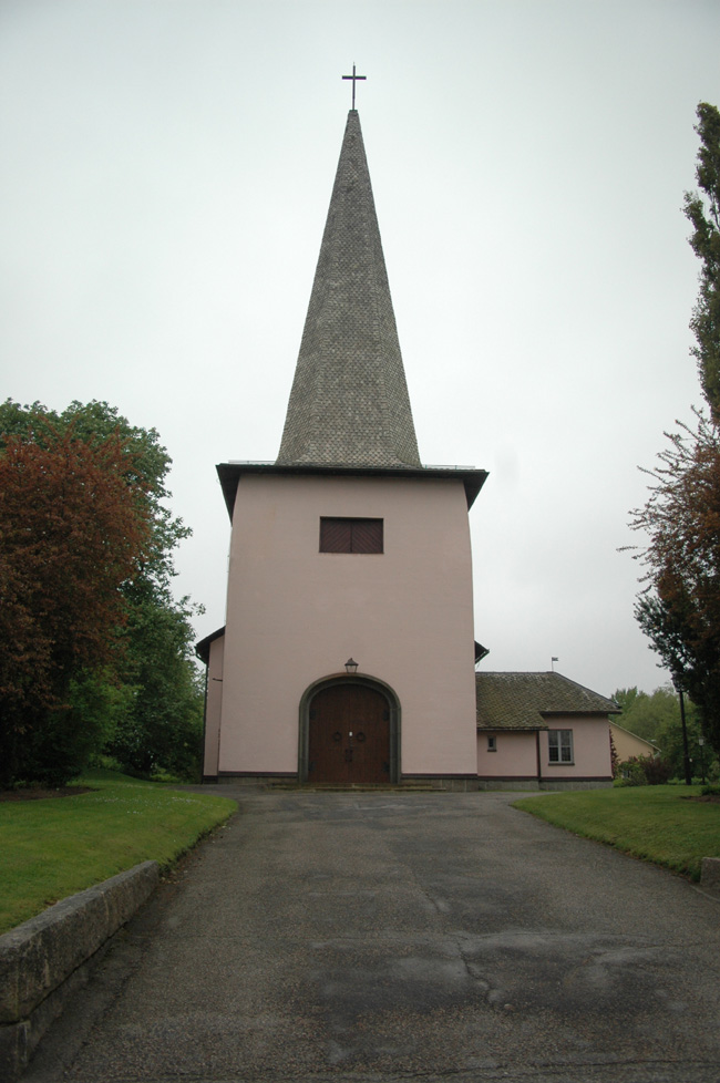 Adventskyrkan i Hallsberg, exteriör tornets östra fasad