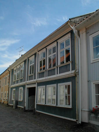 Bilden är tagen på byggnaden fasad mot gatan.