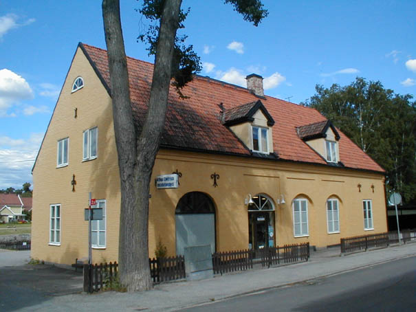 Varvet 3 husnr 1, bilden är tagen på den fasaden man ser från Storgatan.