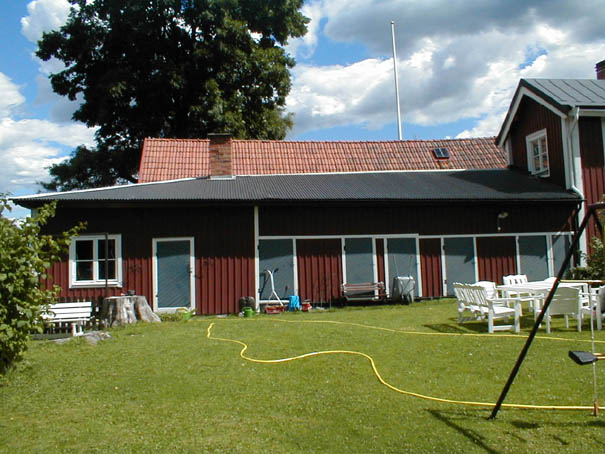 Soopiska Gården 1 husnr 9001, f.d bagarstuga, tvättstuga och vedbod. Nu är byggnaden förråd.