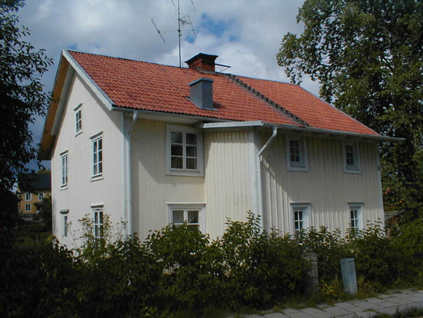 Söder 1:2 husnr 1, bilden är tagen från Storgatan.