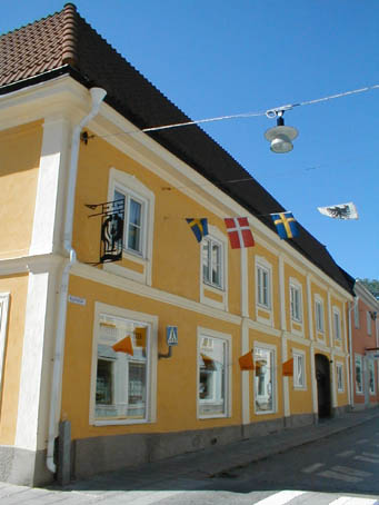 Kappelet 2 husnr 1, bilden visar fasaden utmot Kapellgatan.