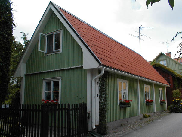 Kryddkrämaren 4 husnr 1, byggnaden är ett bostadshus. Bilden tagen från Skeppargränd.