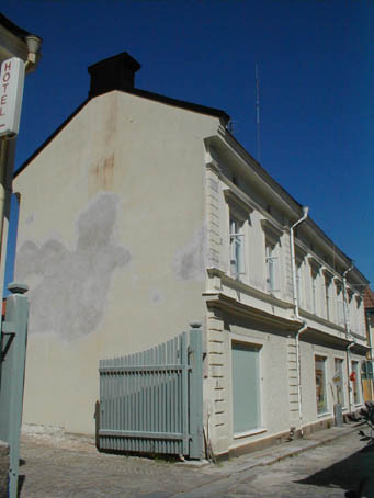 Härbärget 6 husnr 1, bilden är tagen på fasaden utmot Smedjegatan.