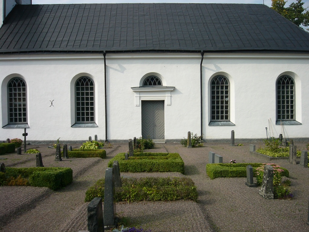 Hycklinge kyrka från söder.