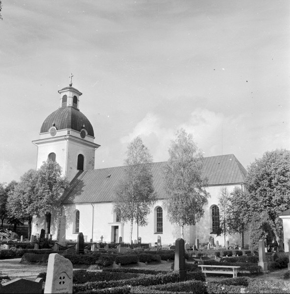 Valbo kyrka från sydöst.