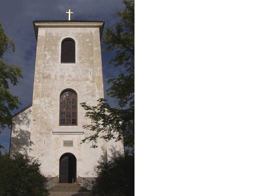 Exteriör bild av Västra skedvis kyrka med entré i sydväst. 