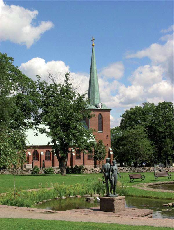 Gislaveds kyrka och kyrkogård från Kyrkparken, ursprungligen
marknadsplats.
