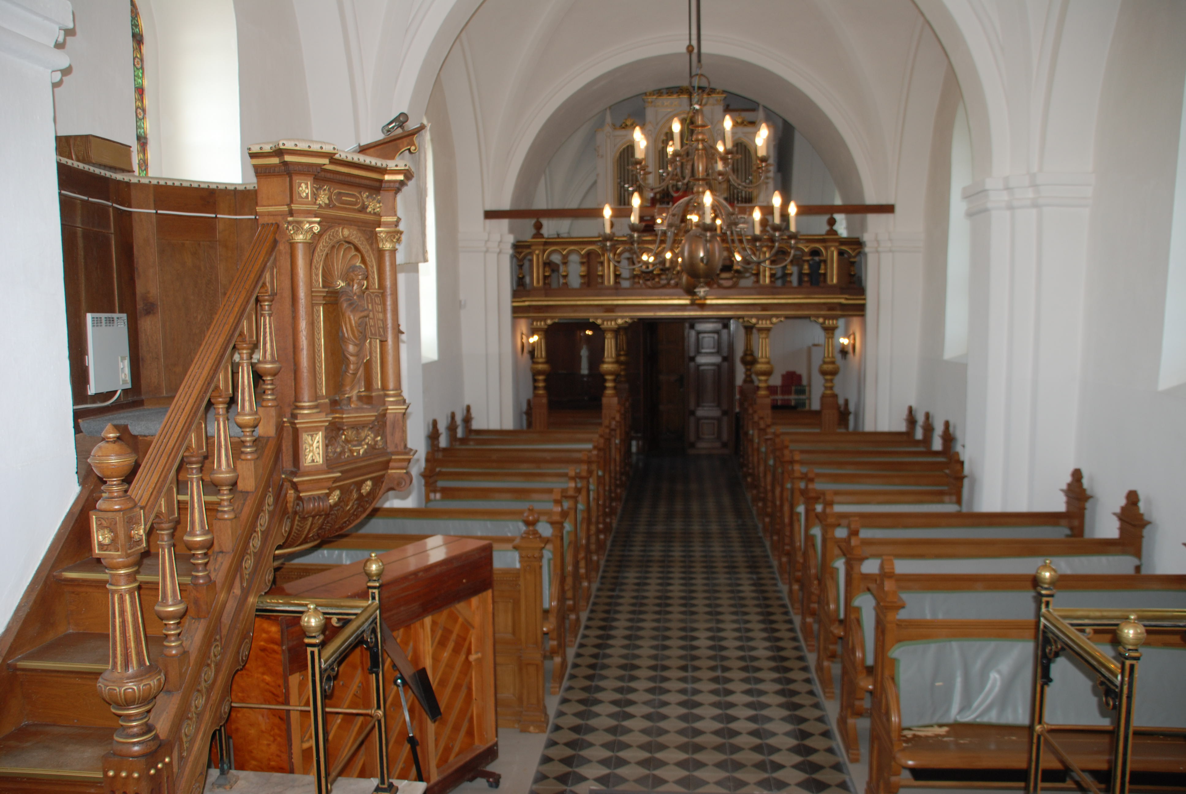 Vadensjö kyrka, långhuset mot orgelläktare