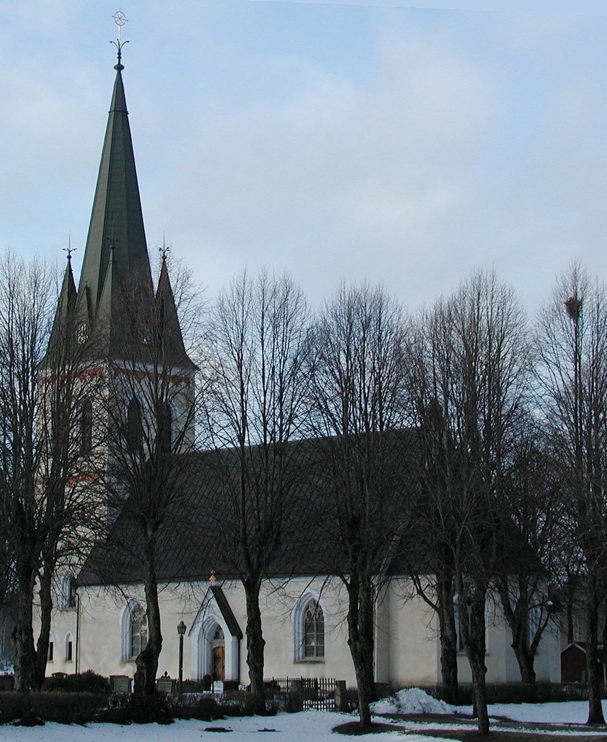 Kyrkans södra sida - Digitalfoto Rolf Hammarskiöld
