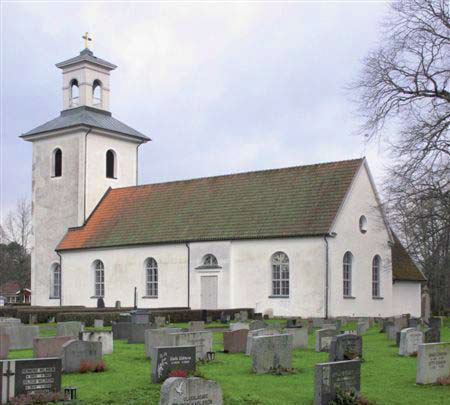 Ramkvilla kyrka är i grunden medeltida, men har idag
en typisk empirekaraktär.