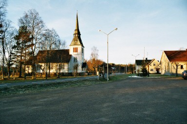 Valdshults kyrkby från öster, församlingshemmet till höger. Neg.nr. B963_051:22. JPG. 