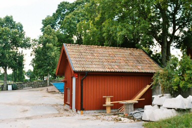 Ekonomibyggnad öster om Älgarås kyrka. Neg.nr 04/343:17.jpg
