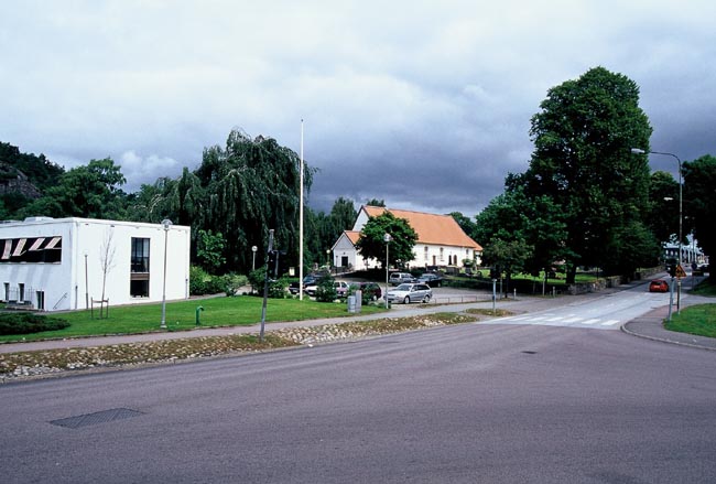 Partille kyrka och församlingshem är belägna i centrala Partille. 