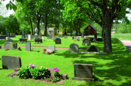 Kvarter B är beläget inom kyrkogårdens nordvästra del. Det är ett av de äldre kvarteren där spår finns kvar av mer oregelbundet placerade
gravplatser.