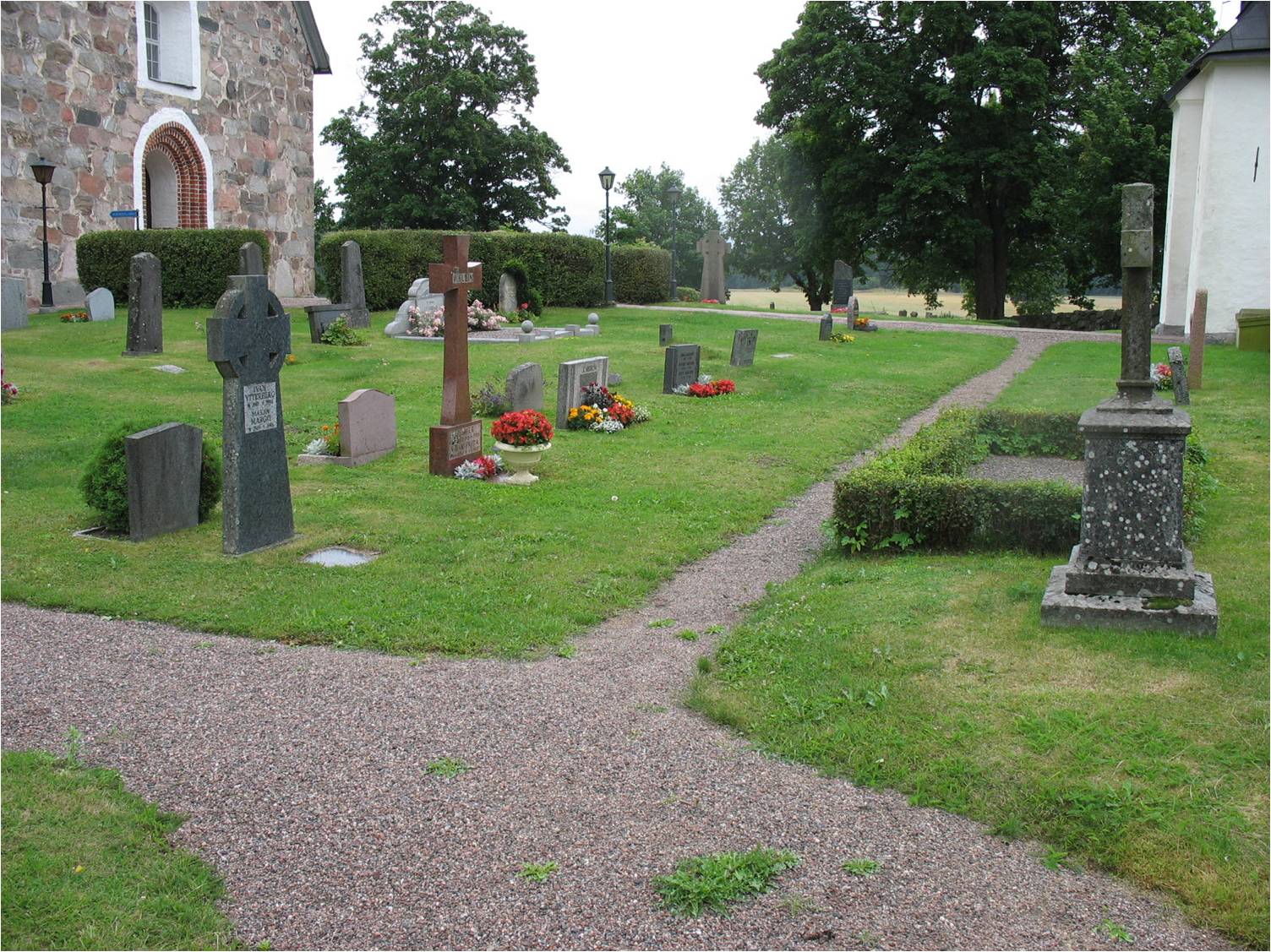 Kyrkogården väster om kyrkan 