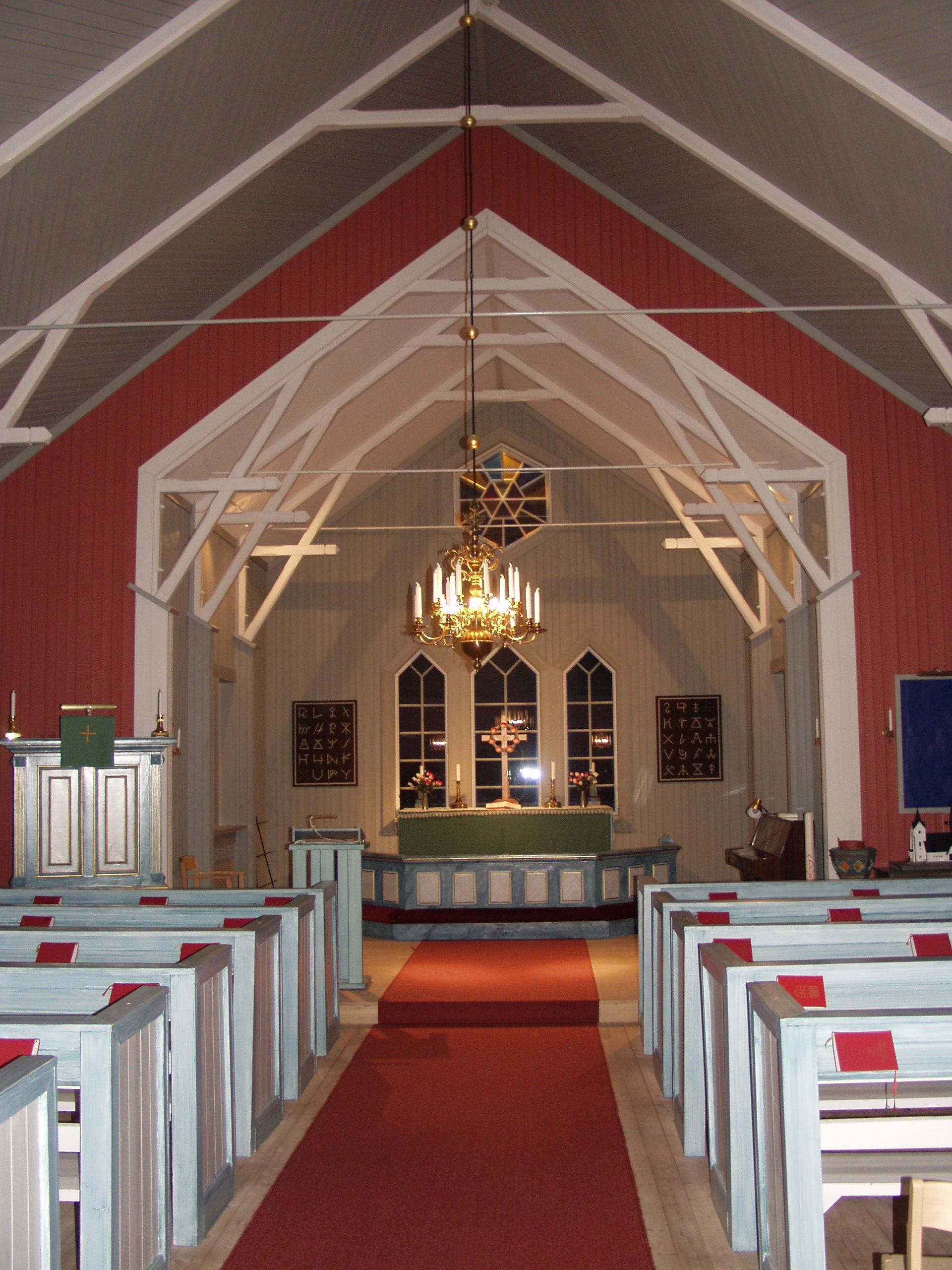 Rörbäcksnäs kyrka, interiör bild av kyrkorummet sett mot koret i öster. 