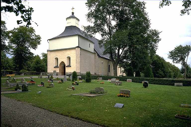 Svinnegarns kyrka från sydväst